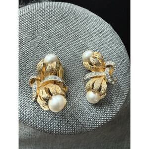 Vintage Francois Art Nouveau Rhinestone Clip-On Earrings Gold Tone Faux Pearl
